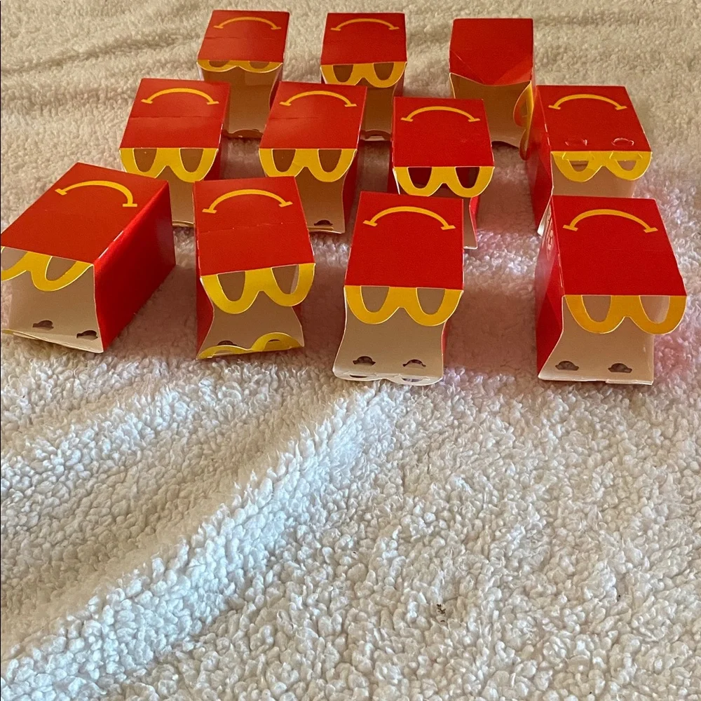lil McDonald’s 11 mini happy meal boxes , boxes only ¥